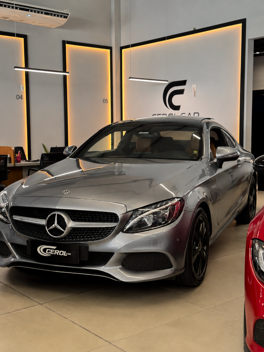 Mercedes-Benz · Showroom